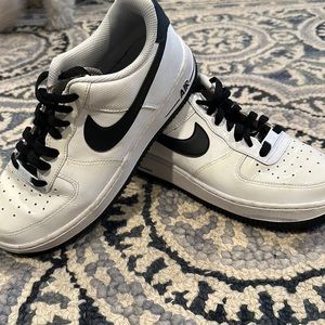 Nike Air Force 1’s youth size 6 boys